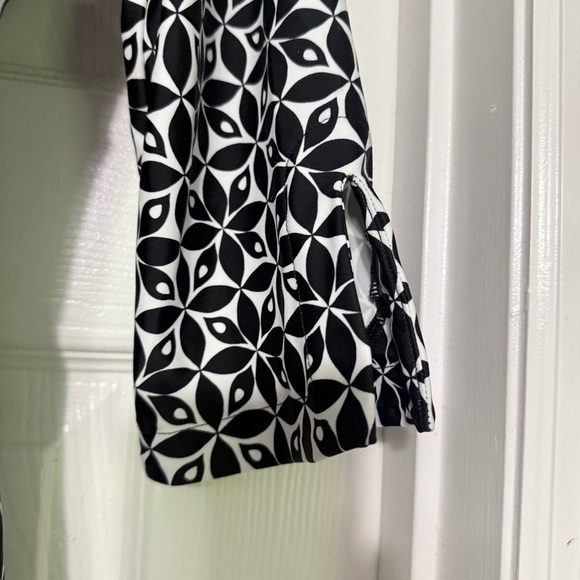 Southwind Hudson 3/4 Sleeve V-neck Dress Medium Petals Black and White - Picture 6 of 8